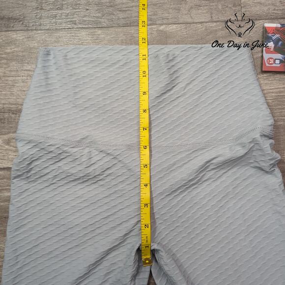 Born Primitive Ruched Bottom Yoga Pants Size M - Picture 4 of 6